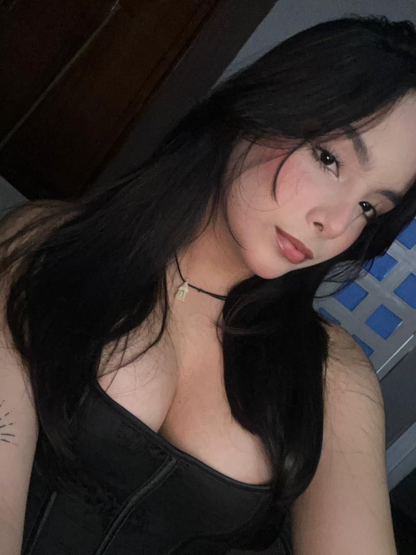 Online now — Estefany