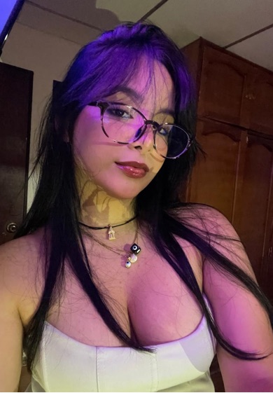 Online now — Estefany