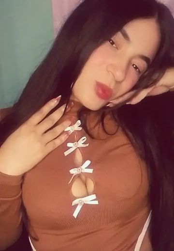 Online now — Luana