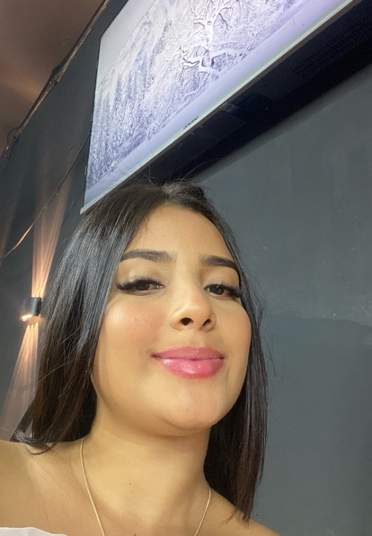 Online now — Nathaly